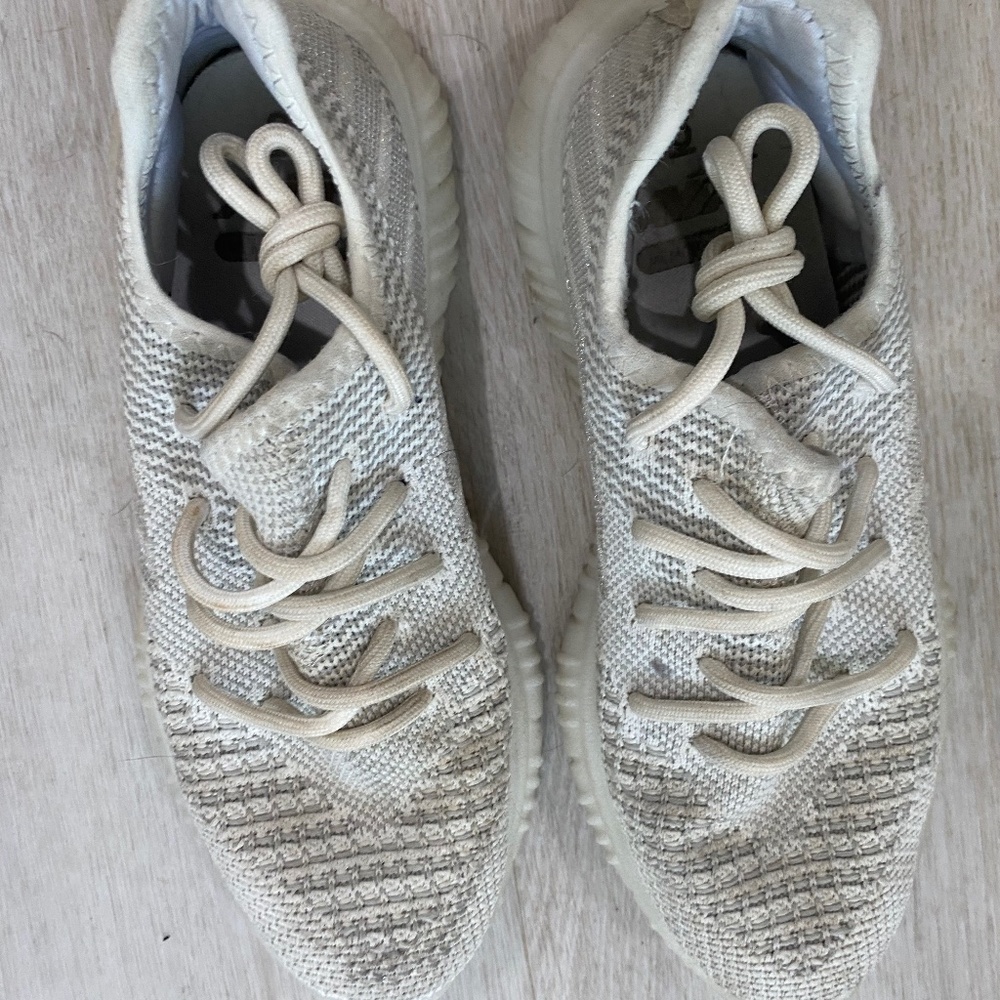 Athletic shoes